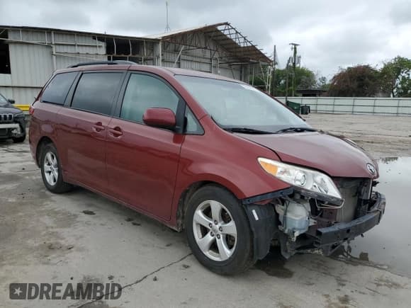 ✅ 2015 Toyota Sienna LE AAS • VIN: 5TDKK3DC3FS680622 • Lot: 56340815. Listed on Copart with 107,176 mi. Free auction sales archive from the USA and detailed vehicle history report at DreamBid. Image 4.