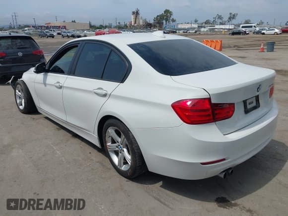 ✅ 2015 BMW 3 Series 328i • VIN: WBA3A5C57FF610527 • Lot: 42415953. Listed on IAAI with 87,301 mi. Free auction sales archive from the USA and detailed vehicle history report at DreamBid. Image 3.