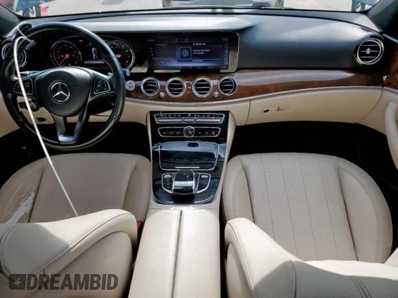 ✅ 2018 Mercedes-Benz E 300 • VIN: WDDZF4KBXJA355030 • Lot: 83935605. Wystawiony na Copart z przebiegiem 60 878 mil. Bezpłatny archiwum sprzedaży aukcyjnych z USA i szczegółowy raport historii pojazdu na DreamBid. Zdjęcie 8.