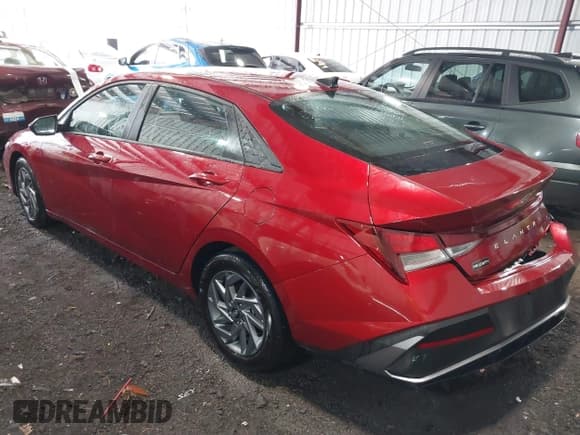 ✅ 2024 Hyundai Elantra SEL • VIN: KMHLM4DG6RU698759 • Lot: 41481310. Listed on IAAI with 9,739 mi. Free auction sales archive from the USA and detailed vehicle history report at DreamBid. Image 3.