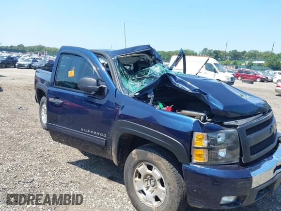✅ 2011 Chevrolet Silverado 1500 LT • VIN: 1GCRKSE33BZ463135 • Lot: 42979352. Wystawiony na IAAI z przebiegiem Nie podano. Bezpłatny archiwum sprzedaży aukcyjnych z USA i szczegółowy raport historii pojazdu na DreamBid. Zdjęcie 6.