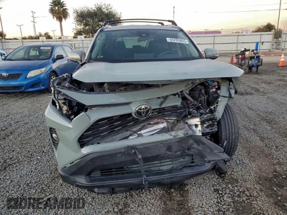 ✅ 2021 Toyota RAV4 XLE • VIN: 2T3W1RFV3MW166190 • Lot: 94295855. Listed on Copart with 25,326 mi. Free auction sales archive from the USA and detailed vehicle history report at DreamBid. Image 5.