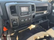 ✅ 2023 Ram 1500 Tradesman • VIN: 3C6JR6DG7PG626825 • Lot: 43812869. Wystawiony na IAAI z przebiegiem 59 455 mil. Bezpłatny archiwum sprzedaży aukcyjnych z USA i szczegółowy raport historii pojazdu na DreamBid. Zdjęcie 5.