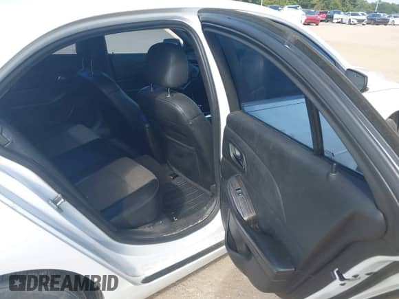 2014 Chevrolet Malibu LT z VIN 1G11C5SL5EF168603, wystawiony jako IAAI lot #43313799 z przebiegiem 123 263 mil mil oraz . Historia ofert i sprzedaży dostępna na DreamBid. Obrazek 8.