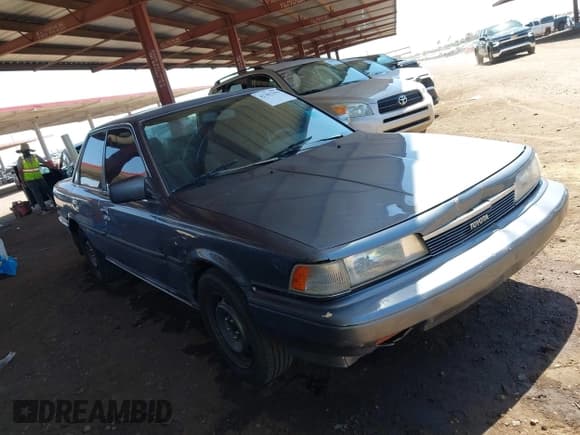 ✅ 1989 Toyota Camry • VIN: 4T1SV22E7KU046754 • Lot: 42302359. Wystawiony na IAAI z przebiegiem 188 583 mil. Bezpłatny archiwum sprzedaży aukcyjnych z USA i szczegółowy raport historii pojazdu na DreamBid. Zdjęcie 1.
