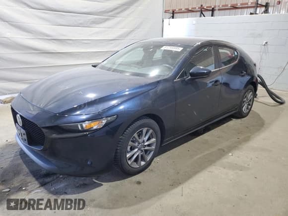 ✅ 2022 Mazda 3 S • VIN: JM1BPAJL9N1519522 • Лот: 81258885. Опубликован ранее на Copart с пробегом 61 546 миль. Бесплатный доступ к архиву аукционных продаж из США и подробный отчёт об истории автомобиля на DreamBid. Изображение 1.