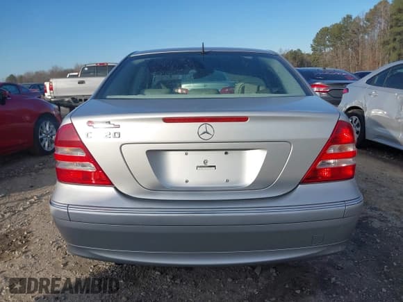 ✅ 2005 Mercedes-Benz C 320 • VIN: WDBRF64JX5F565631 • Лот: 41416724. Опубликован ранее на IAAI с пробегом 154 981 миль. Бесплатный доступ к архиву аукционных продаж из США и подробный отчёт об истории автомобиля на DreamBid. Изображение 17.