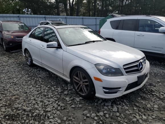 ✅ 2014 Mercedes-Benz C 300 Sport • VIN: WDDGF8AB2EG166052 • Lot: 86800205. Listed on Copart with 164,974 mi. Free auction sales archive from the USA and detailed vehicle history report at DreamBid. Image 4.