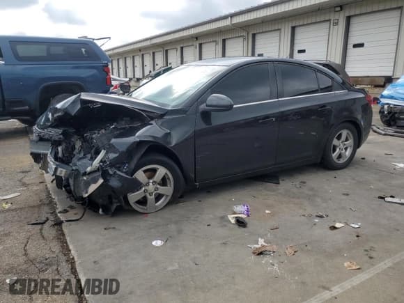 ✅ 2016 Chevrolet Cruze LT • VIN: 1G1PE5SB1G7184970 • Lot: 84369045. Listed on Copart with 87,078 mi. Free auction sales archive from the USA and detailed vehicle history report at DreamBid. Image 1.