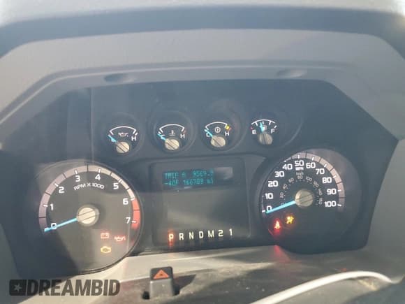 ✅ 2016 Ford F-250 XL • VIN: 1FT7W2A61GEA33162 • Lot: 84771315. Wystawiony na Copart z przebiegiem 166 789 mil. Bezpłatny archiwum sprzedaży aukcyjnych z USA i szczegółowy raport historii pojazdu na DreamBid. Zdjęcie 9.