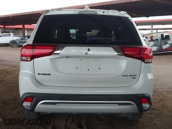 ✅ 2019 Mitsubishi Outlander SE • VIN: JA4AD3A33KZ006449 • Lot: 43737150. Listed on IAAI with 84,747 mi. Free auction sales archive from the USA and detailed vehicle history report at DreamBid. Image 17.