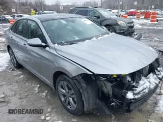 ✅ 2024 Volkswagen Jetta SE • VIN: 3VW7M7BU8RM050549 • Lot: 43900235. Wystawiony na IAAI z przebiegiem 42 704 mil. Bezpłatny archiwum sprzedaży aukcyjnych z USA i szczegółowy raport historii pojazdu na DreamBid. Zdjęcie 1.