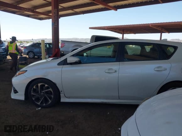 ✅ 2018 Toyota Corolla • VIN: JTNKARJE1JJ572139 • Lot: 42565458. Wystawiony na IAAI z przebiegiem 147 696 mil. Bezpłatny archiwum sprzedaży aukcyjnych z USA i szczegółowy raport historii pojazdu na DreamBid. Zdjęcie 15.