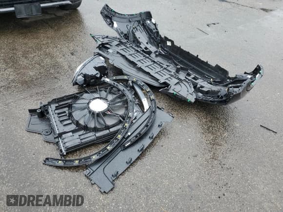 ✅ 2025 Volvo XC90 Plus • VIN: YV4062PE1S1314598 • Лот: 51286245. Опубликован ранее на Copart с пробегом 3 693 миль. Бесплатный доступ к архиву аукционных продаж из США и подробный отчёт об истории автомобиля на DreamBid. Изображение 13.