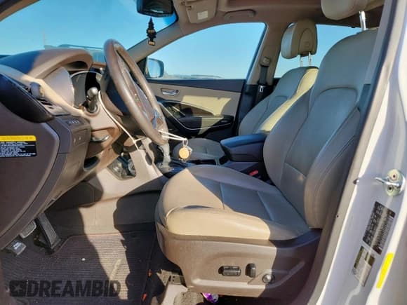 ✅ 2017 Hyundai Santa Fe 2.4L • VIN: 5XYZU3LB8HG410979 • Lot: 90727745. Wystawiony na Copart z przebiegiem 89 970 mil. Bezpłatny archiwum sprzedaży aukcyjnych z USA i szczegółowy raport historii pojazdu na DreamBid. Zdjęcie 7.