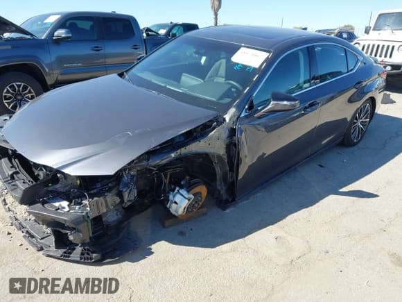 ✅ 2025 Lexus ES 300h • VIN: 58ADA1C12SU061763 • Лот: 43474067. Опубликован ранее на IAAI с пробегом 5 830 миль. Бесплатный доступ к архиву аукционных продаж из США и подробный отчёт об истории автомобиля на DreamBid. Изображение 2.