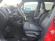 ✅ 2021 Jeep Renegade Latitude • VIN: ZACNJDBB6MPM75898 • Lot: 82727755. Wystawiony na Copart z przebiegiem 71 737 mil. Bezpłatny archiwum sprzedaży aukcyjnych z USA i szczegółowy raport historii pojazdu na DreamBid. Zdjęcie 7.