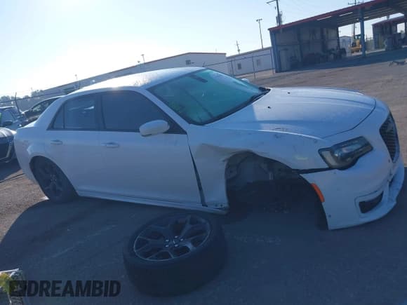 ✅ 2022 Chrysler 300 Touring L • VIN: 2C3CCADG6NH127361 • Лот: 43281503. Опубликован ранее на IAAI с пробегом 26 497 миль. Бесплатный доступ к архиву аукционных продаж из США и подробный отчёт об истории автомобиля на DreamBid. Изображение 13.