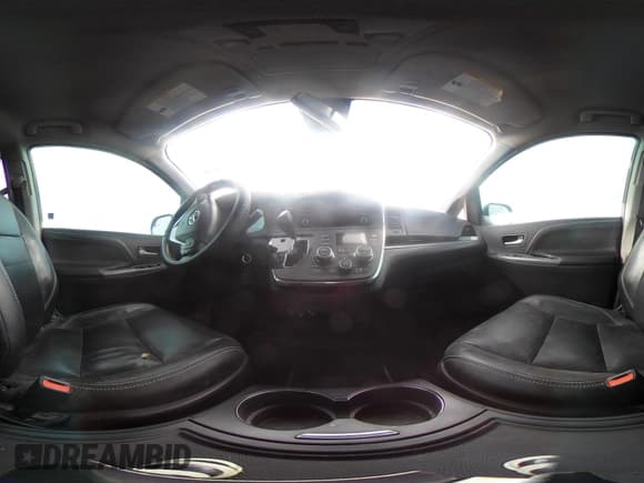 ✅ 2018 Toyota Sienna SE • VIN: 5TDXZ3DC4JS961452 • Lot: 41850340. Listed on IAAI with 111,229 mi. Free auction sales archive from the USA and detailed vehicle history report at DreamBid. Image 18.