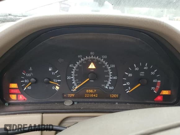 ✅ 1999 Mercedes-Benz E 320 • VIN: WDBJH65F0XA763409 • Лот: 80368015. Опубликован ранее на Copart с пробегом 221 642 миль. Бесплатный доступ к архиву аукционных продаж из США и подробный отчёт об истории автомобиля на DreamBid. Изображение 9.