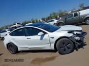 ✅ 2023 Tesla Model 3 • VIN: 5YJ3E1EA2PF571569 • Lot: 42288715. Wystawiony na IAAI z przebiegiem 30 271 mil. Bezpłatny archiwum sprzedaży aukcyjnych z USA i szczegółowy raport historii pojazdu na DreamBid. Zdjęcie 13.