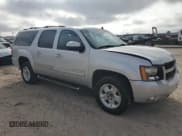 ✅ 2013 Chevrolet Suburban LT • VIN: 1GNSKJE75DR156736 • Lot: 79581474. Wystawiony na Copart z przebiegiem 77 578 mil. Bezpłatny archiwum sprzedaży aukcyjnych z USA i szczegółowy raport historii pojazdu na DreamBid. Zdjęcie 4.