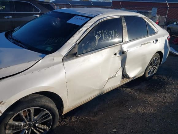 ✅ 2016 Toyota Camry SE • VIN: 4T1BF1FK1GU131278 • Lot: 43435416. Listed on IAAI with 164,765 mi. Free auction sales archive from the USA and detailed vehicle history report at DreamBid. Image 6.