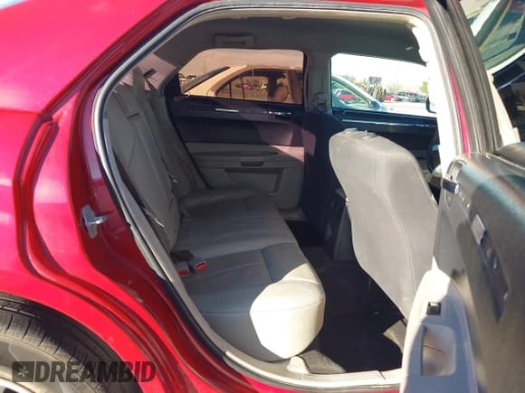 ✅ 2007 Chrysler 300 Touring • VIN: 2C3KA53G07H835327 • Lot: 43788233. Wystawiony na IAAI z przebiegiem 206 639 mil. Bezpłatny archiwum sprzedaży aukcyjnych z USA i szczegółowy raport historii pojazdu na DreamBid. Zdjęcie 8.