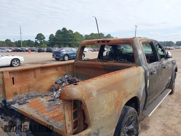 ✅ 2020 Ram 1500 Laramie • VIN: 1C6SRFJT1LN227741 • Лот: 43389406. Опубликован ранее на IAAI с пробегом Не указан. Бесплатный доступ к архиву аукционных продаж из США и подробный отчёт об истории автомобиля на DreamBid. Изображение 6.