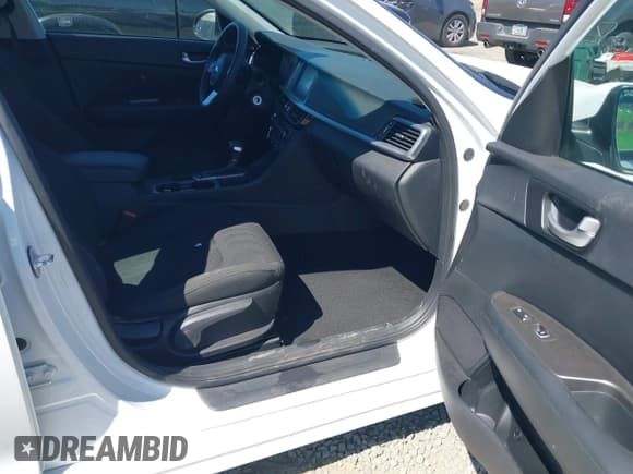 ✅ 2019 Kia Optima LX • VIN: 5XXGT4L32KG333224 • Lot: 42702471. Listed on IAAI with 50,782 mi. Free auction sales archive from the USA and detailed vehicle history report at DreamBid. Image 5.