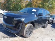 ✅ 2023 Cadillac Escalade 4WD Sport • VIN: 1GYS4FKL1PR399296 • Лот: 43560041. Опубликован ранее на IAAI с пробегом 34 837 миль. Бесплатный доступ к архиву аукционных продаж из США и подробный отчёт об истории автомобиля на DreamBid. Изображение 2.