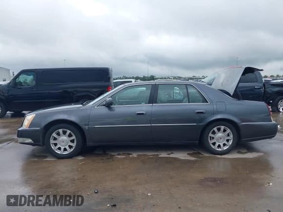 ✅ 2009 Cadillac DTS 1SA • VIN: 1G6KD57Y79U110350 • Lot: 42082318. Listed on IAAI with 94,369 mi. Free auction sales archive from the USA and detailed vehicle history report at DreamBid. Image 14.