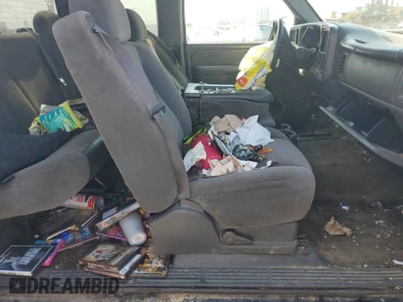 2006 Chevrolet Silverado 1500 LS z VIN 1GCEK19V36Z232083, wystawiony jako Copart lot #67372024 z przebiegiem Nie podano mil oraz Szkoda całkowita • Salvage title. Historia ofert i sprzedaży dostępna na DreamBid. Obrazek 7.