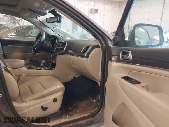 ✅ 2018 Jeep Grand Cherokee Limited • VIN: 1C4RJFBG9JC268479 • Lot: 42032948. Listed on IAAI with 106,077 mi. Free auction sales archive from the USA and detailed vehicle history report at DreamBid. Image 5.