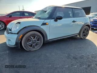 ✅ 2011 MINI Hardtop • VIN: WMWSU3C59BT096909 • Лот: 93625605. Опубликован ранее на Copart с пробегом 135 606 миль. Бесплатный доступ к архиву аукционных продаж из США и подробный отчёт об истории автомобиля на DreamBid. Изображение 1.