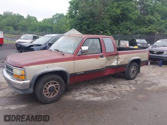 1993 Dodge Dakota с VIN 1B7FL23X9PS212576, выставлен на аукционе IAAI как лот 42389256 с пробегом 181 924 миль миль и . История ставок и продаж доступна на DreamBid. Изображение 6.