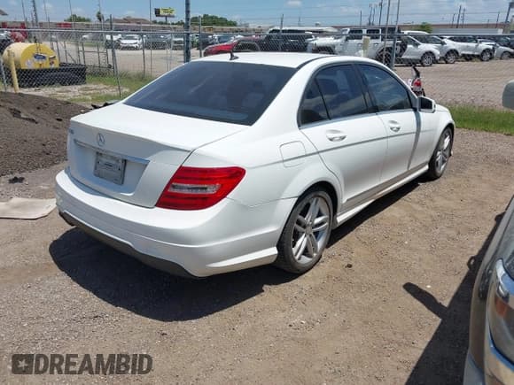 ✅ 2014 Mercedes-Benz C 250 Sport • VIN: WDDGF4HB6ER308647 • Lot: 42794419. Listed on IAAI with 152,949 mi. Free auction sales archive from the USA and detailed vehicle history report at DreamBid. Image 4.