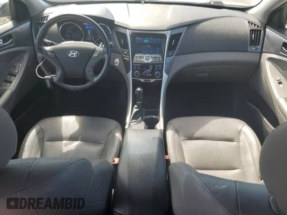 2013 Hyundai Sonata с VIN KMHEC4A40DA101475, выставлен на аукционе Copart как лот 82370555 с пробегом 78 180 миль миль и Списание • Salvage title. История ставок и продаж доступна на DreamBid. Изображение 8.
