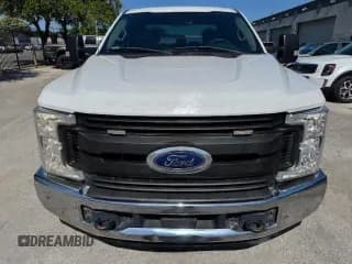 ✅ 2019 Ford F-250 XL • VIN: 1FT7X2A6XKED16231 • Lot: 85536435. Wystawiony na Copart z przebiegiem 107 278 mil. Bezpłatny archiwum sprzedaży aukcyjnych z USA i szczegółowy raport historii pojazdu na DreamBid. Zdjęcie 5.