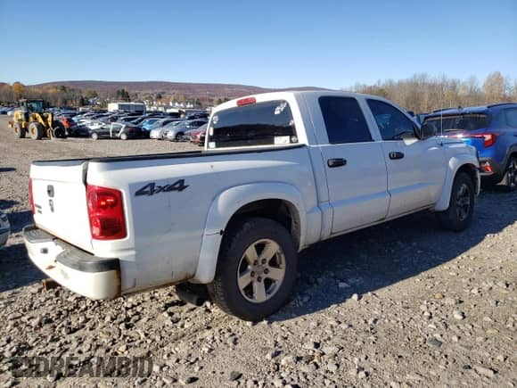 2008 Dodge Dakota ST z VIN 1D7HW28K38S511212, wystawiony jako Copart lot #77956004 z przebiegiem 195 316 mil mil oraz Szkoda całkowita • Salvage title. Historia ofert i sprzedaży dostępna na DreamBid. Obrazek 3.