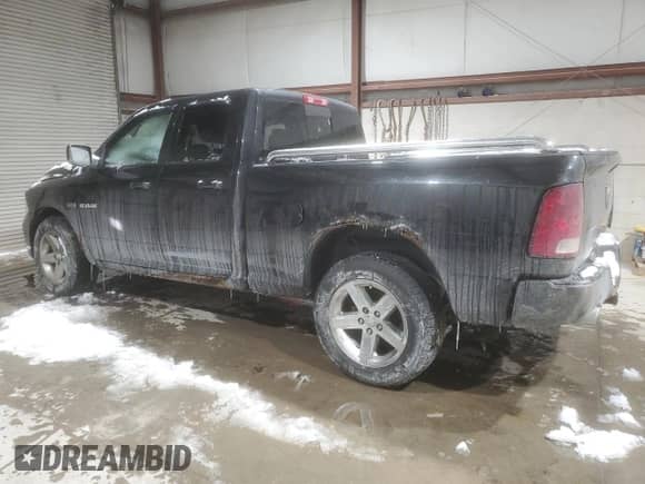 2010 Dodge 1500 Laramie z VIN 1D7RV1GT0AS196998, wystawiony jako Copart lot #45585925 z przebiegiem Nie podano mil oraz Szkoda całkowita • Salvage title. Historia ofert i sprzedaży dostępna na DreamBid. Obrazek 2.