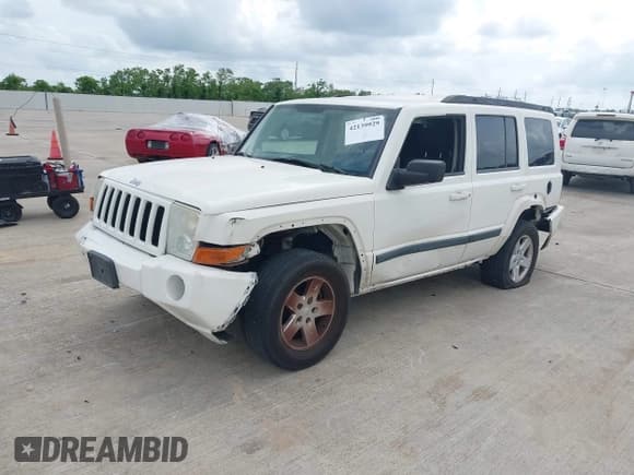 ✅ 2008 Jeep Commander Sport • VIN: 1J8HH48KX8C115328 • Lot: 42139929. Listed on IAAI with 118,218 mi. Free auction sales archive from the USA and detailed vehicle history report at DreamBid. Image 2.