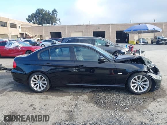 ✅ 2011 BMW 3 Series 328i • VIN: WBAPH5G54BNM74137 • Lot: 43794042. Wystawiony na IAAI z przebiegiem 104 888 mil. Bezpłatny archiwum sprzedaży aukcyjnych z USA i szczegółowy raport historii pojazdu na DreamBid. Zdjęcie 13.