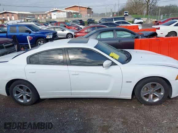 ✅ 2014 Dodge Charger RT • VIN: 2C3CDXCT3EH342422 • Lot: 41923310. Wystawiony na IAAI z przebiegiem 236 320 mil. Bezpłatny archiwum sprzedaży aukcyjnych z USA i szczegółowy raport historii pojazdu na DreamBid. Zdjęcie 13.