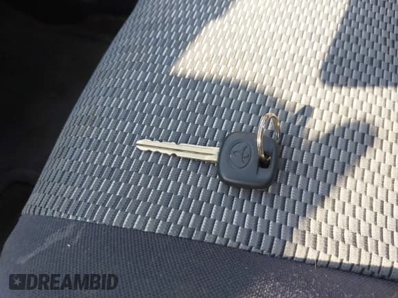 ✅ 2005 Toyota RAV4 • VIN: JTEGD20V450064085 • Лот: 43109718. Опубликован ранее на IAAI с пробегом 185 648 миль. Бесплатный доступ к архиву аукционных продаж из США и подробный отчёт об истории автомобиля на DreamBid. Изображение 11.