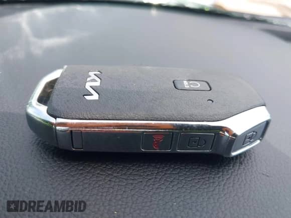 2022 Kia Sorento X-Line S z VIN 5XYRLDLC0NG095849, wystawiony jako IAAI lot #42663893 z przebiegiem 42 132 mil mil oraz . Historia ofert i sprzedaży dostępna na DreamBid. Obrazek 11.