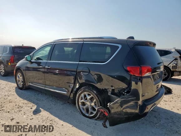 ✅ 2018 Chrysler Pacifica Limited • VIN: 2C4RC1GG0JR108312 • Lot: 57158625. Listed on Copart with 57,641 mi. Free auction sales archive from the USA and detailed vehicle history report at DreamBid. Image 2.