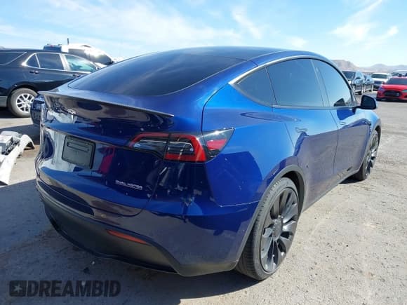 ✅ 2022 Tesla Model Y Performance • VIN: 7SAYGDEF5NF524131 • Lot: 43489139. Wystawiony na IAAI z przebiegiem 48 541 mil. Bezpłatny archiwum sprzedaży aukcyjnych z USA i szczegółowy raport historii pojazdu na DreamBid. Zdjęcie 4.