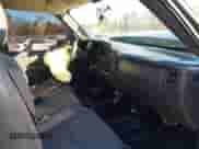 2006 Chevrolet Silverado 1500 LT3 z VIN 1GCEK19Z56Z189739, wystawiony jako IAAI lot #41748421 z przebiegiem 168 700 mil mil oraz . Historia ofert i sprzedaży dostępna na DreamBid. Obrazek 5.