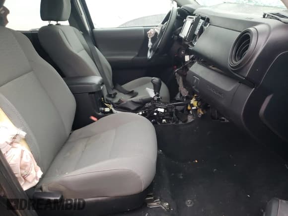 ✅ 2018 Toyota Tacoma TRD Sport • VIN: 5TFCZ5AN6JX123269 • Лот: 62408821. Опубликован ранее на Copart с пробегом Не указан. Бесплатный доступ к архиву аукционных продаж из США и подробный отчёт об истории автомобиля на DreamBid. Изображение 5.